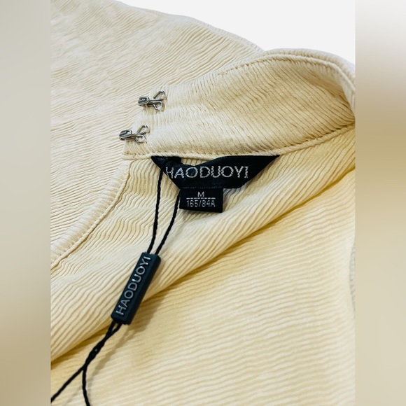 Handuoya Women’s Open Back Top, Color Beige, 100% Polyester Fiber, Size Medium - Picture 4 of 12